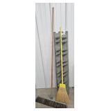 Handled Item Rack, Broom