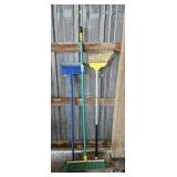 Brooms(2), Mop