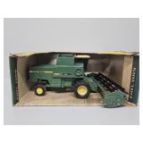 ERTL 1:16 John Deere Titan Turbo Combine Die-cast