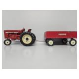 ERTL 1:16 International Harvester 544 W/Barge