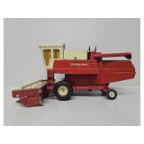 ERTL 1:16 International Hydrostatic 715 Combine