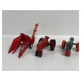 ERTL 1:43 Case IH 3 PC. ERTL Farmall Tractors (2)