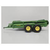 ERTL 1:16 John Deere Hydra Push Spreader