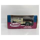 ERTL 1:25 T.V. 1947 Dodge Canopy Delivery Truck