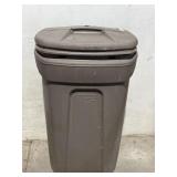 Rubbermaid Trash Can With Lid