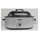 Nesco 18 Quart Roaster Oven (Powers On)