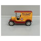 ERTL 1912 Open Front Panel Side Ford Bank