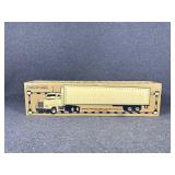 ERTL 1:43 Scale Lighted Freightliner Cab With