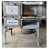 The Favorite Stove & Range Co Stove