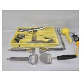 Plastic Cutlery Tray W/Silverware, Citrus Squeezer