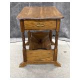 End Table W/ Magazine Holder
