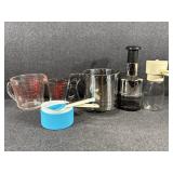 Measuring cups (2), chopper, coffee sifter