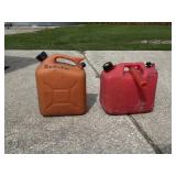 2 Gal Plastic Gas Cans (2)