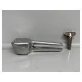 Irvinware Handheld Ice Crusher, Lemon Wedge Press