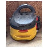 Stinger wet/dry vac, 2 gallon