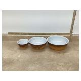 SET OF PYREX NESTING BOWLS - GLASS