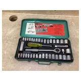 40 PIECE RATCHET SOCKET SET - TOOLS