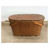 VINTAGE PICNIC BASKET
