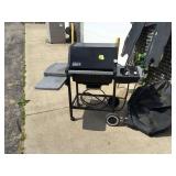 WEBER GAS GRILL - LAWN & GARDEN