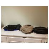 2 INSULATED BAGS 2 INSULATED BAGS