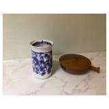 2 STONEWARE PIECES 2 STONEWARE PIECES