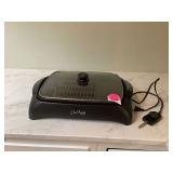 Used electric grill in working condition Used electric grill in working condition