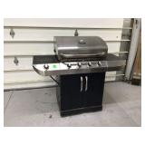 Commercial gas grill with accessories