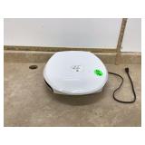 Electric grill with heating elements