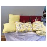 THROW PILLOWS COVERLET AND SHAMS