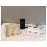 Electric can opener with food saver in plastic container with lid all working