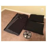 QUILT AND PILLOWS - BLANKETS BEDDING