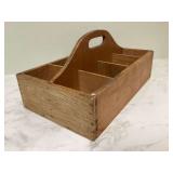 Wooden caddy with 8 slots Wooden caddy with 8 slots
