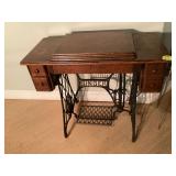 Antique Singer sewing machine table Antique Singer sewing machine table