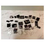 Various costume jewelry items Various costume jewelry items