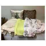 Bedding accessories 2 throw pillows sheet set 2 blankets Bedding accessories 2 throw pillows sheet set 2 blankets
