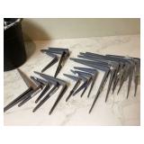 Shelf brackets in pail Shelf brackets in pail