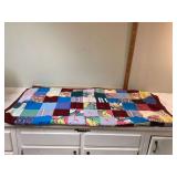 VINTAGE MACHINE STITCHED QUILT
