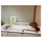 TIN SIGNS AND DECOR PIECES - HOME DECOR