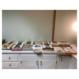 ASSORTED CHRISTMAS DECORATIVE PLATES