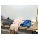 BLANKETS IN TOTE - BLANKETS BEDDING