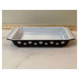 Black matte Pyrex casserole dish with snowflakes Black matte Pyrex casserole dish with snowflakes