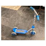 CHILDS RAZOR 3-WHEEL SCOOTER CHILDS RAZOR 3-WHEEL SCOOTER