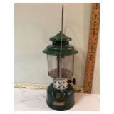VINTAGE GREEN COLEMAN LANTERN VINTAGE GREEN COLEMAN LANTERN