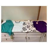 4 NEW WOMEN’S TOPS 4 NEW WOMEN’S TOPS