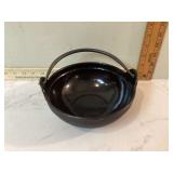 Heavy-duty cooking vessel with handle Heavy-duty cooking vessel with handle