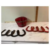 2 SETS OF 4 HORSESHOES 2 SETS OF 4 HORSESHOES