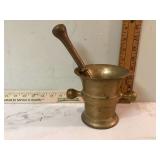 BRASS MORTAR AND PESTLE - COLLECTIBLES BRASS MORTAR AND PESTLE - COLLECTIBLES