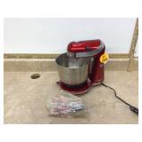 Compact red mixer for countertops