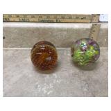 2 BEAUTIFUL GLASS PAPERWEIGHTS - GLASS