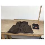 TACTICAL FLASHLIGHT AND GAME VEST